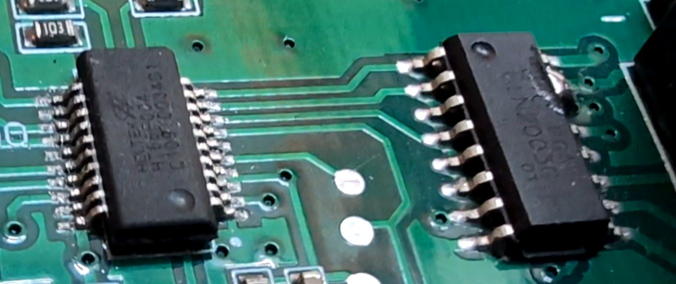 Close-up of the ULN2003G Darlington array driven by the ChipOn microcontroller.