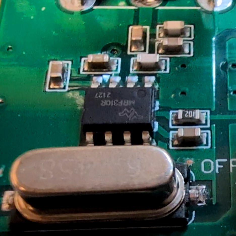RF receiver IC pinout close-up.
