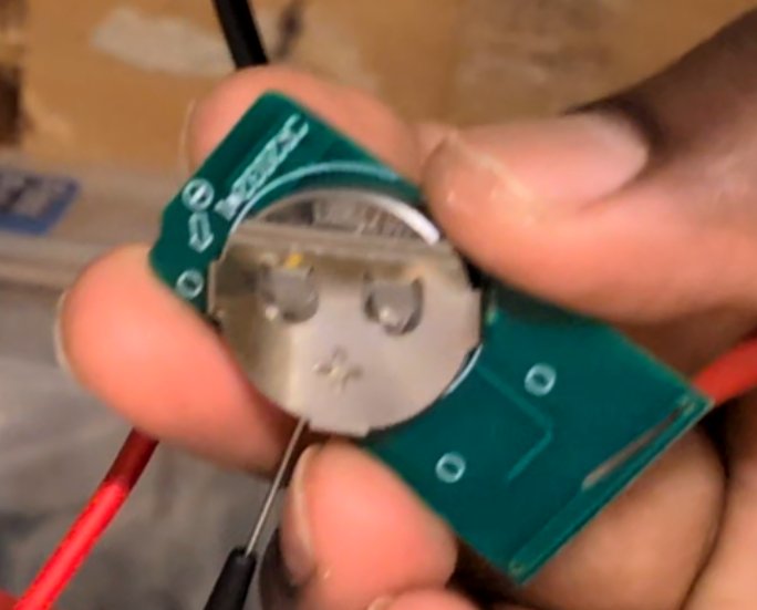 Close-up of the remote's 8-pin SOP encoder IC, HS1530.