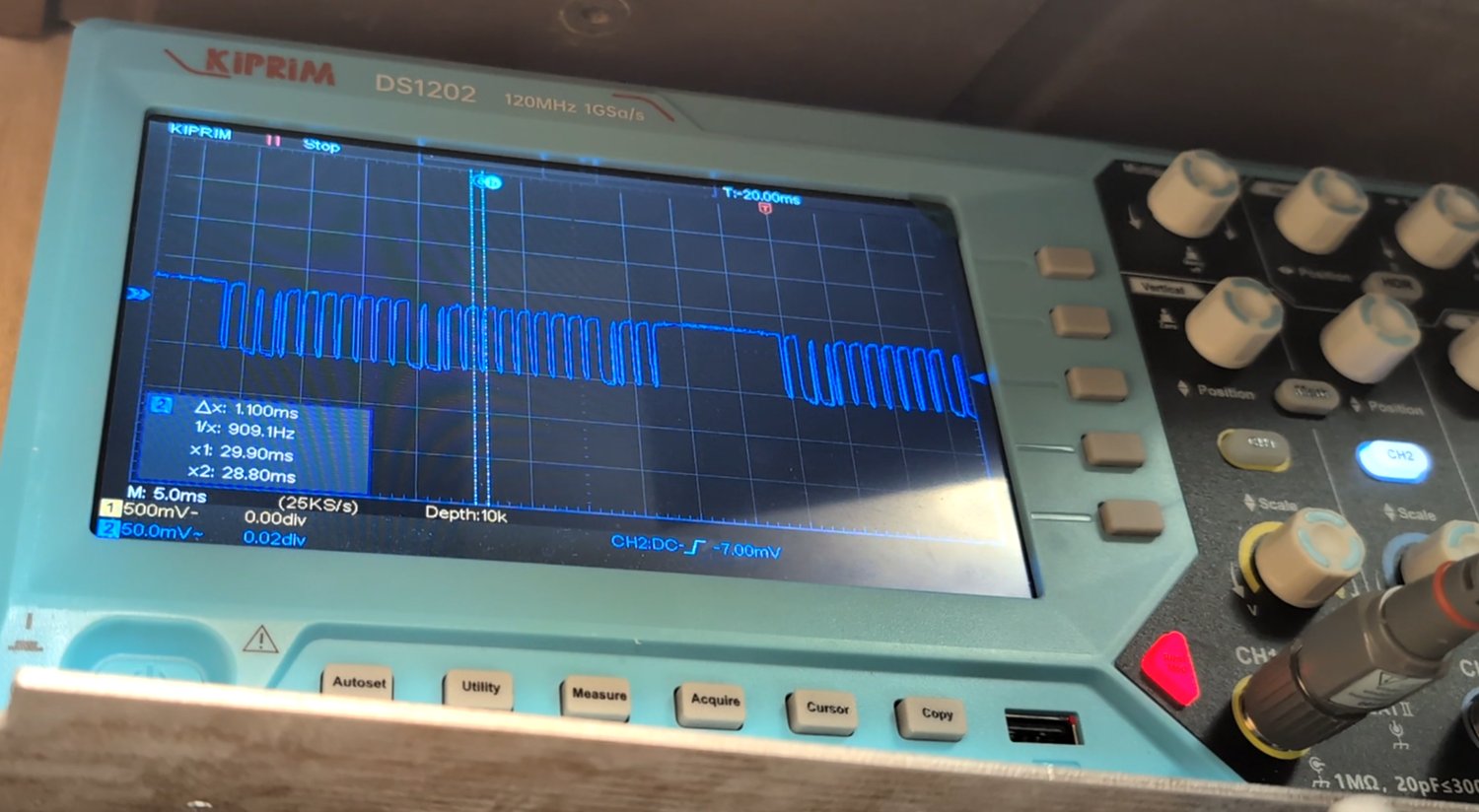 Zoomed-in oscilloscope view of a single pulse train, used to count total pulses.