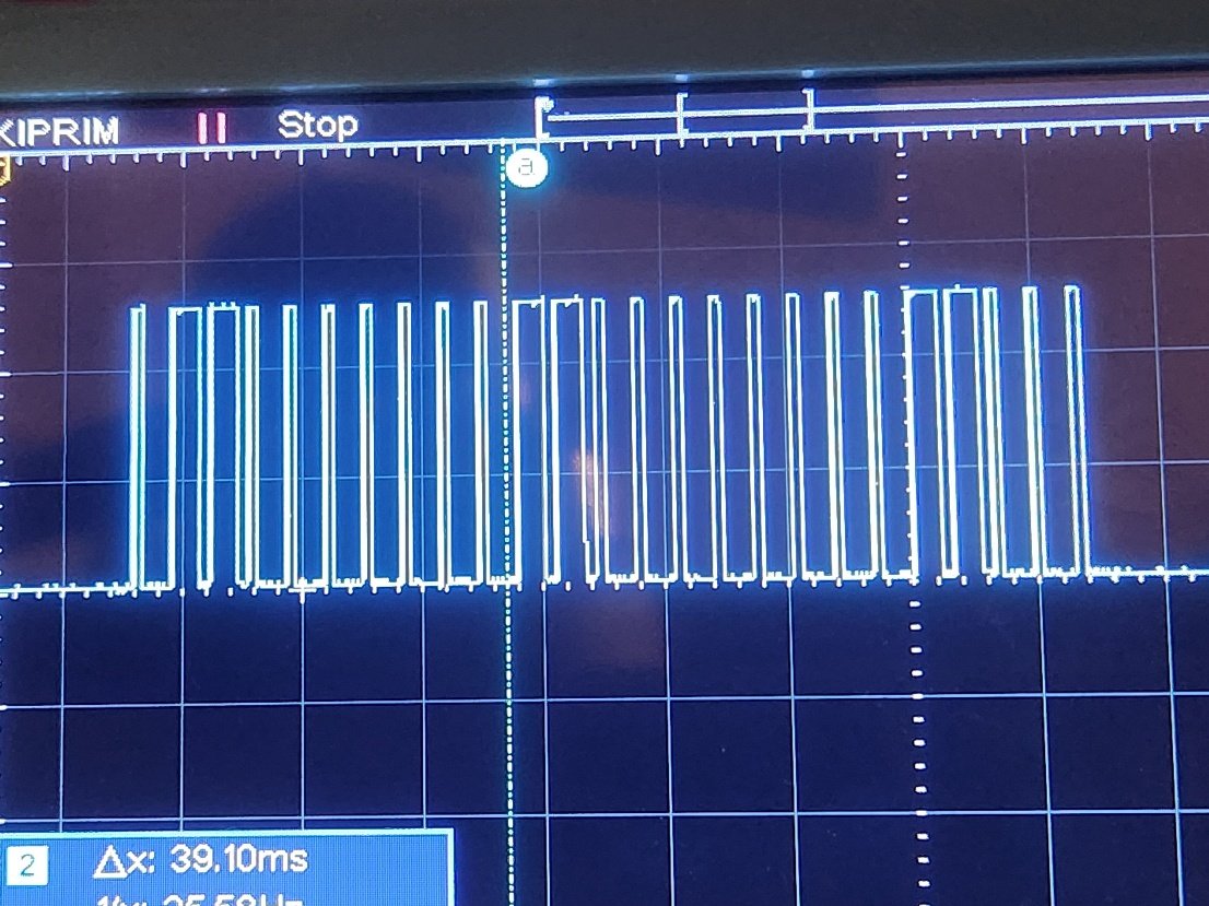Oscilloscope connected to the new, cleaner tap point at Holtek pin 1.