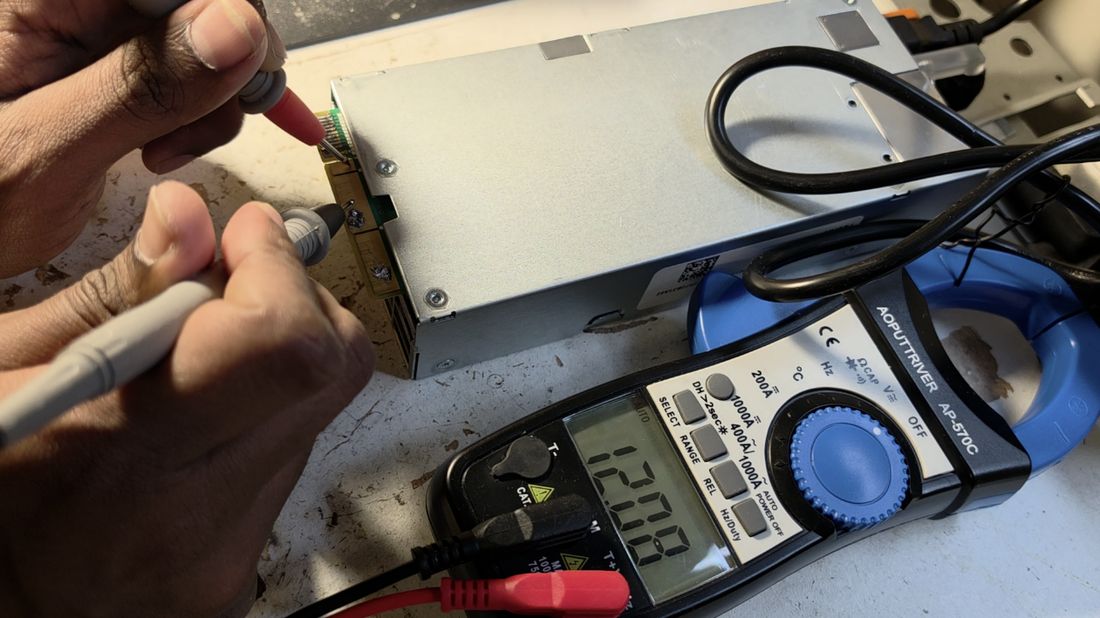 Standby power already reads 12 V before the main output is enabled (max ~3 A).