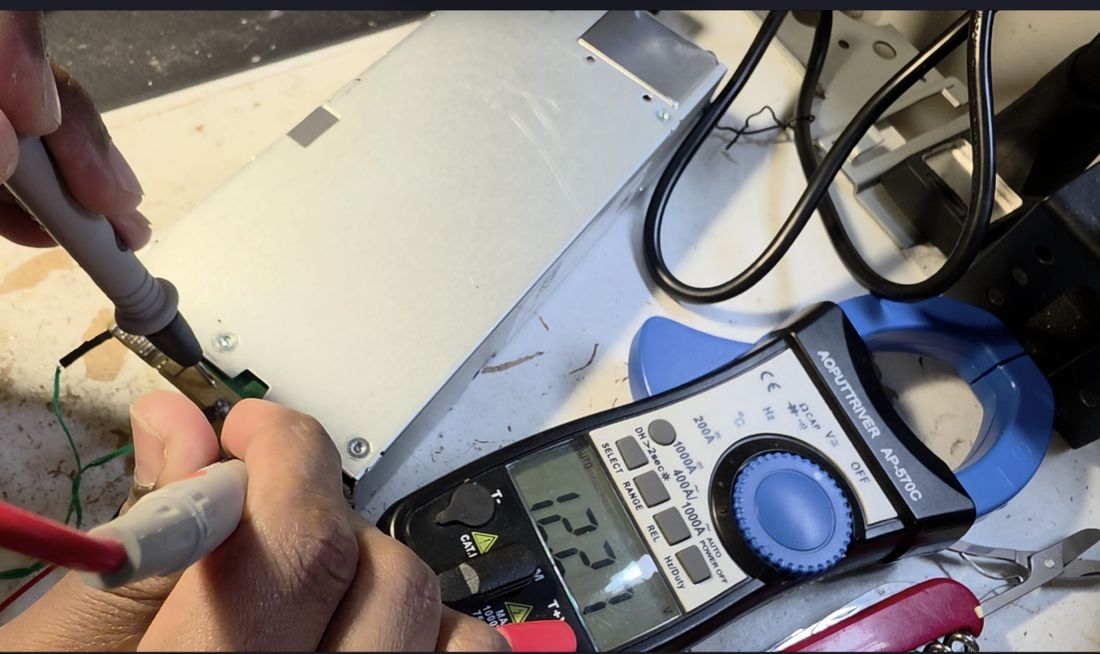 Main output live and drawing a load after closing the switch between pins 13/14 and ground.