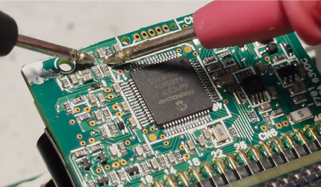 07C's far side meeting a parallel resistor/capacitor pair.