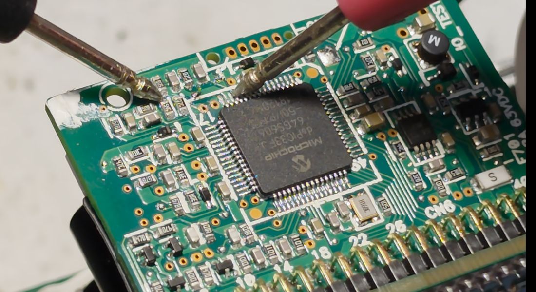 First divider midpoint (50B/07C) landing on microcontroller pin 13.